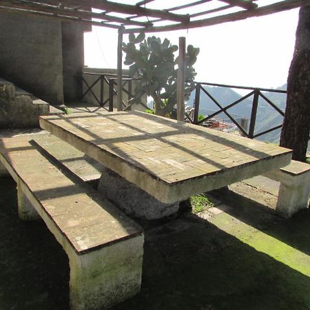 Rifugio Dei Tre Pini Guest House Castelmola Bagian luar foto