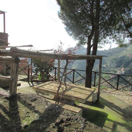 Rifugio Dei Tre Pini Guest House Castelmola Bagian luar foto