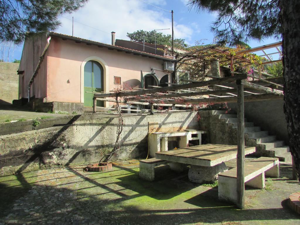 Rifugio Dei Tre Pini Guest House Castelmola Bagian luar foto